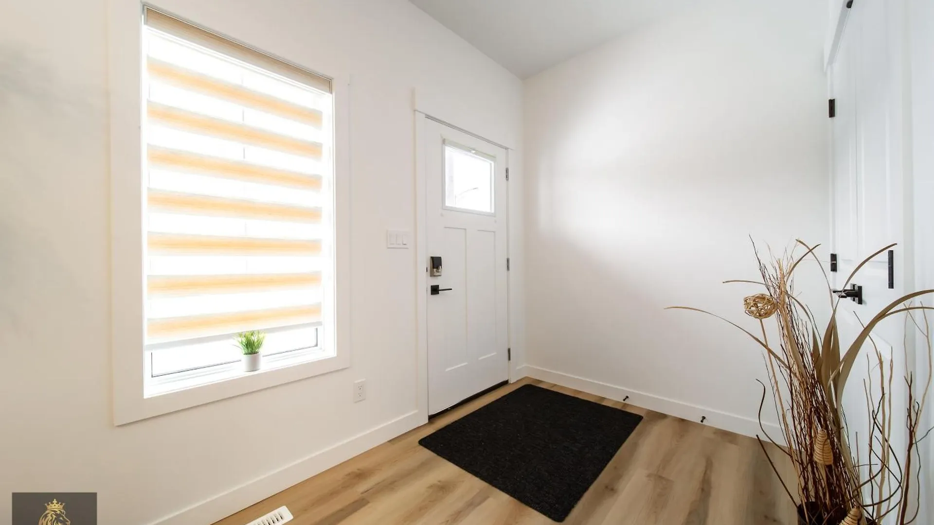 Holiday home Freshmodernwemgaragekingbed Villa Edmonton
