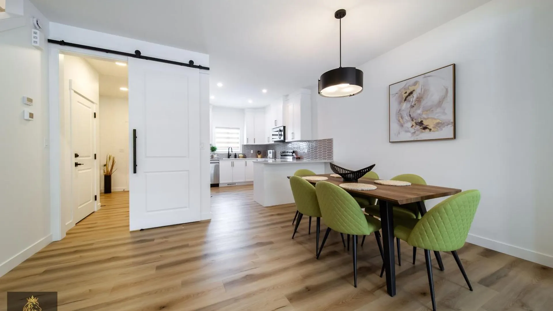 Holiday home Freshmodernwemgaragekingbed Villa Edmonton