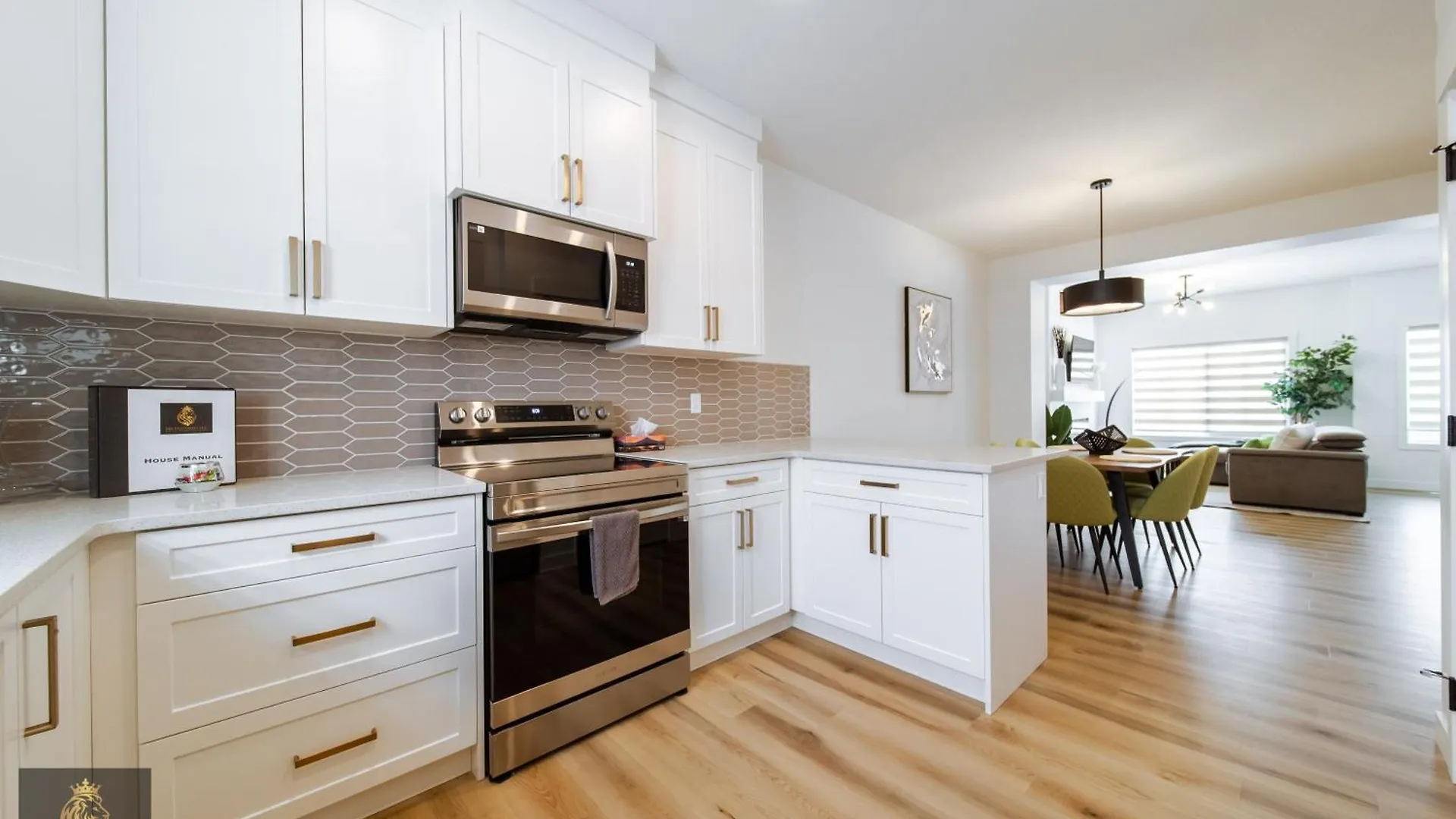 Holiday home Freshmodernwemgaragekingbed Villa Edmonton