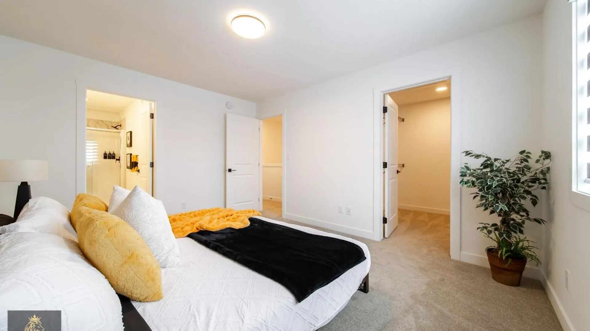 Holiday home Freshmodernwemgaragekingbed Villa Edmonton