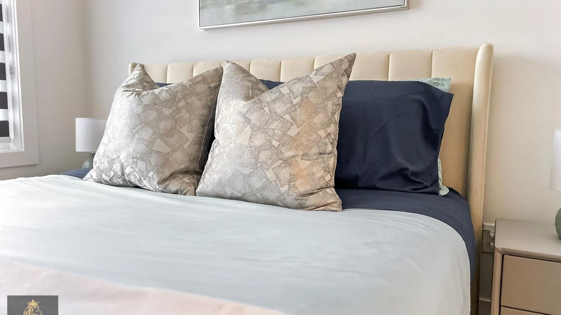 Willa Freshmodernwemgaragekingbed Edmonton